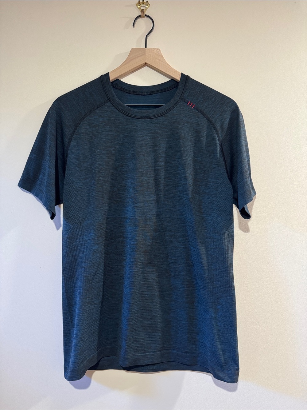 Lululemin Navy Blue Tech Tee Size m